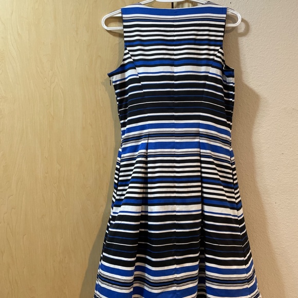 Women Size 10 Pretty Figure Flattering Design Dress Striped Sleeveless Spring - Picture 6 of 6